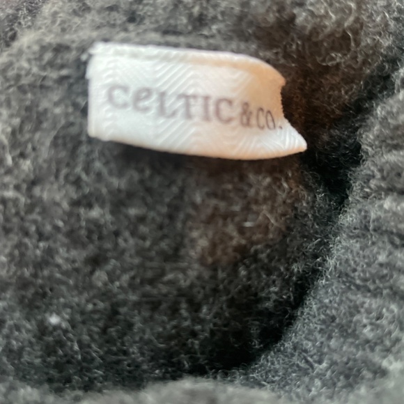 Celtic and co Wool sweater turtleneck . Worn once. Excellent condition - Picture 2 of 5